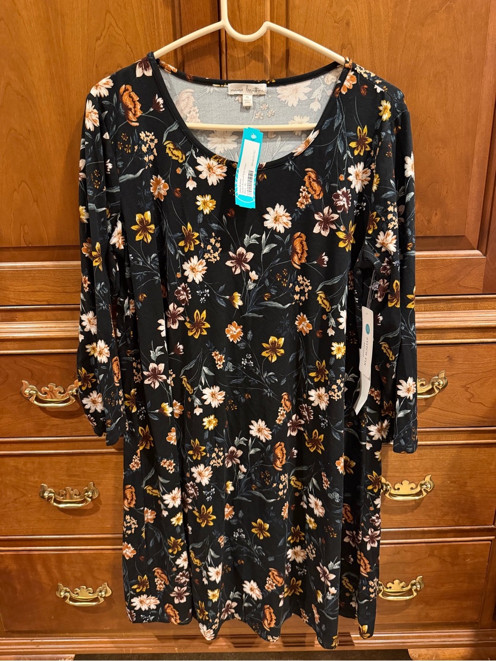 nine britton Black Floral Long-Sleeve Scoop Neck Dress